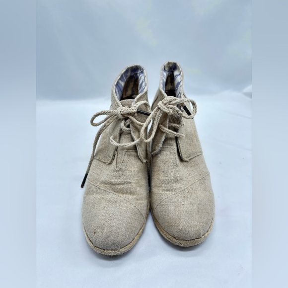 Toms cream color wedge heel botties size 7.5 - Picture 3 of 8